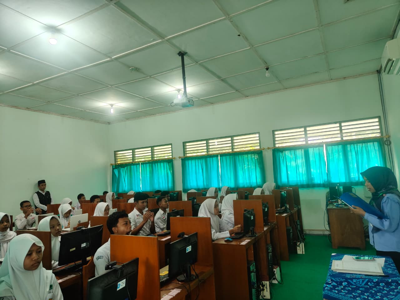 MTsN 6 Kulon Progo Tuntaskan Pelaksanaan TKAD 2026